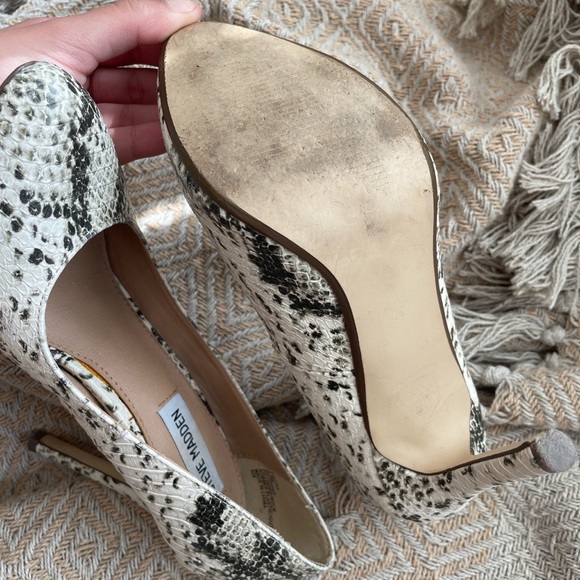 Steve Madden stiletto heels with a snake pattern. - Picture 4 of 4